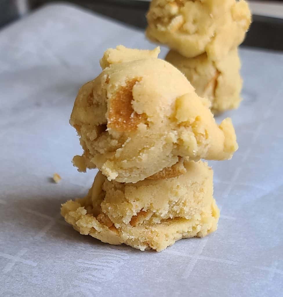 portioned out banana pudding cookies