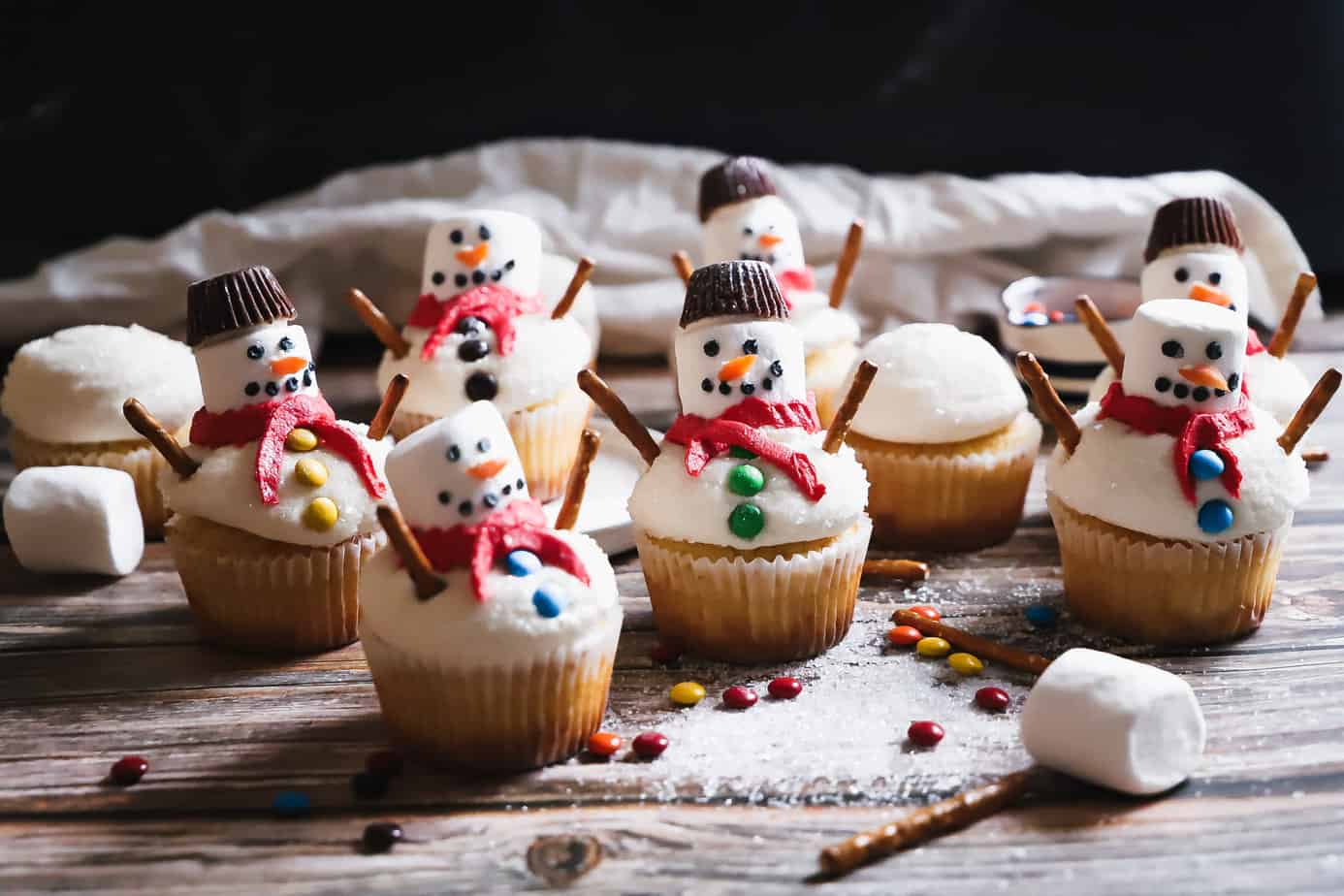 snowmen cupcakes