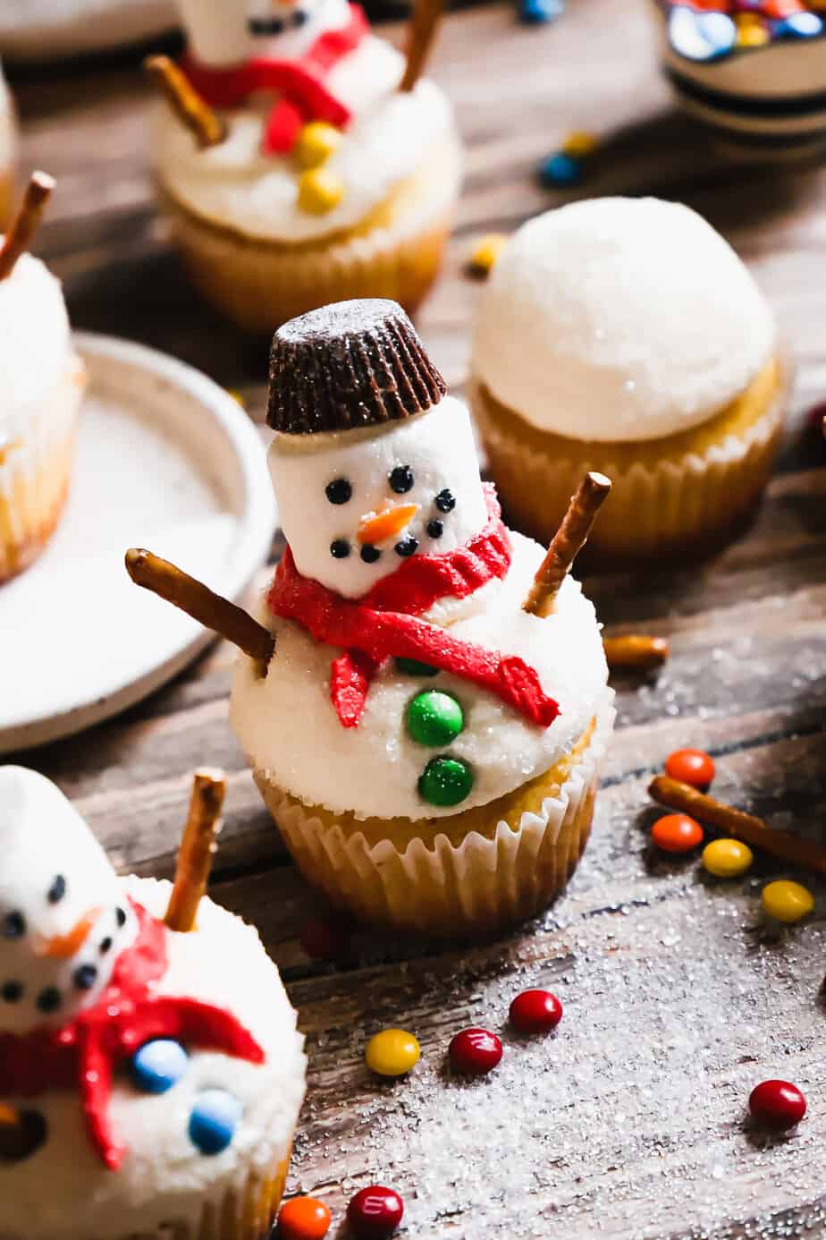 snowman cupcake complete