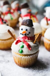 snowman cupcake step 11